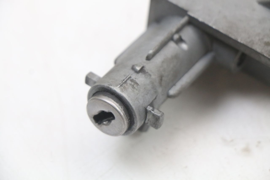 photo de ZESTAW ZAMKA I KLUCZYKA STACYJKI KYMCO AGILITY 4T 50 (2005 - 2018) - Inny kąt widzenia