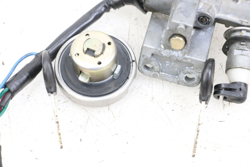 photo de ZESTAW ZAMKA I KLUCZYKA NEIMAN KYMCO AGILITY RS 4T 50 (2009 - 2013) - Zoom stanu zużycia