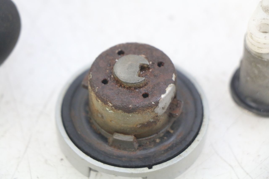 photo de ZESTAW ZAMKA I KLUCZYKA NEIMAN BAOTIAN BT 49 QT-9 50 (2006 - 2010) - Zbliżenie techniczne