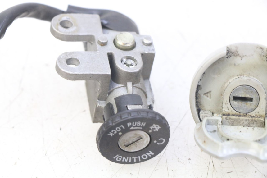 photo de ZESTAW ZAMKA I KLUCZYKA NEIMAN BAOTIAN BT 49 QT-9 50 (2006 - 2010) - Stan powierzchni