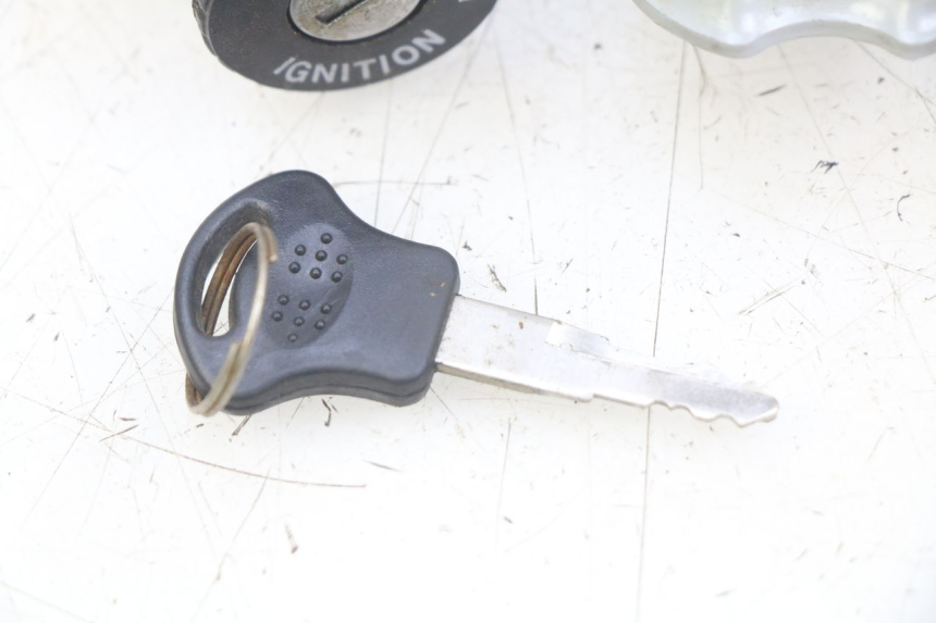 photo de ZESTAW ZAMKA I KLUCZYKA NEIMAN BAOTIAN BT 49 QT-9 50 (2006 - 2010) - Oznaczenia i referencje