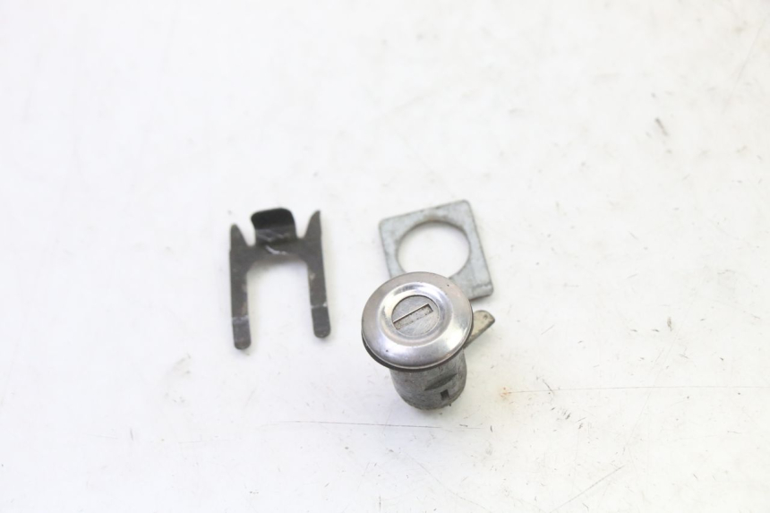 photo de ZESTAW ZAMKA I KLUCZYKA NEIMAN HONDA CBR RR FIREBLADE 900 (1992 - 1994) - Struktura - zbliżenie