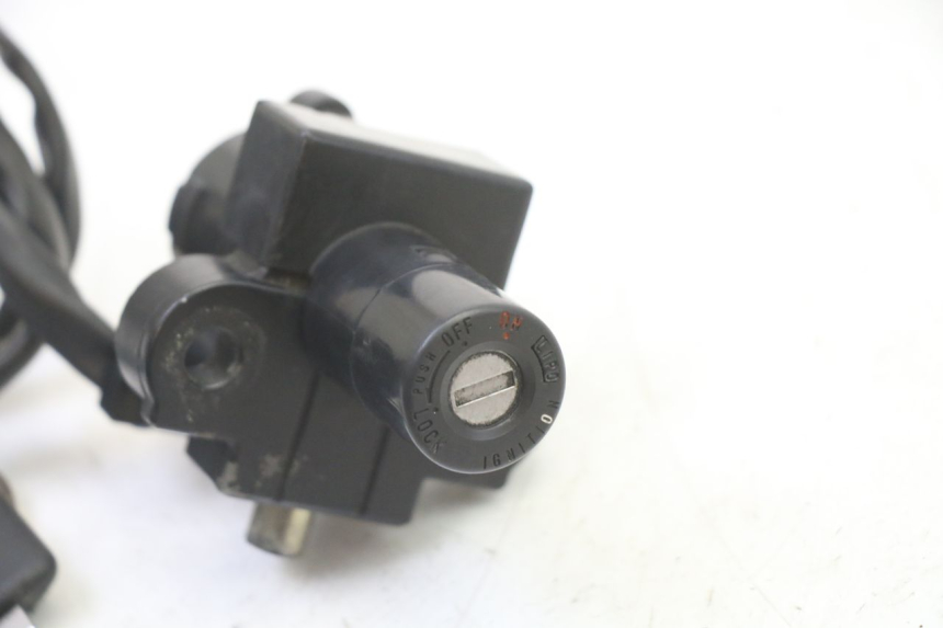 photo de ZESTAW ZAMKA I KLUCZYKA NEIMAN HONDA CBR RR FIREBLADE 900 (1992 - 1994) - Zbliżenie techniczne