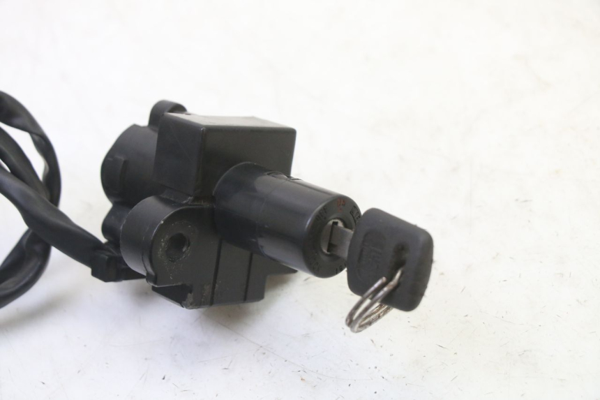 photo de ZESTAW ZAMKA I KLUCZYKA NEIMAN HONDA CBR RR FIREBLADE 900 (1992 - 1994) - Widok ogólny