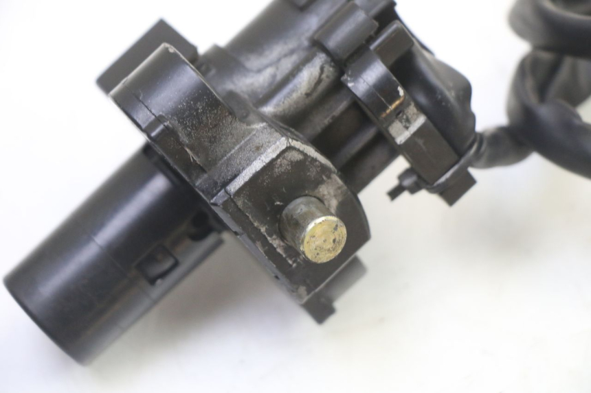 photo de ZESTAW ZAMKA I KLUCZYKA NEIMAN HONDA CBR RR FIREBLADE 900 (1992 - 1994) - Część sprawdzona