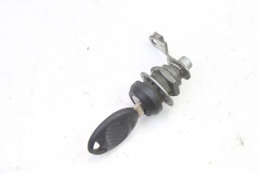 photo de ZESTAW ZAMKA I KLUCZYKA NEIMAN APRILIA CLASSIC 125 (1995 - 2001) - Szczegóły charakterystyczne