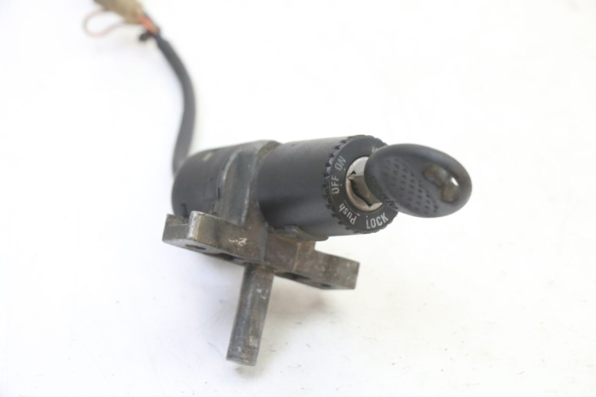 photo de ZESTAW ZAMKA I KLUCZYKA NEIMAN APRILIA CLASSIC 125 (1995 - 2001) - Zbliżenie techniczne