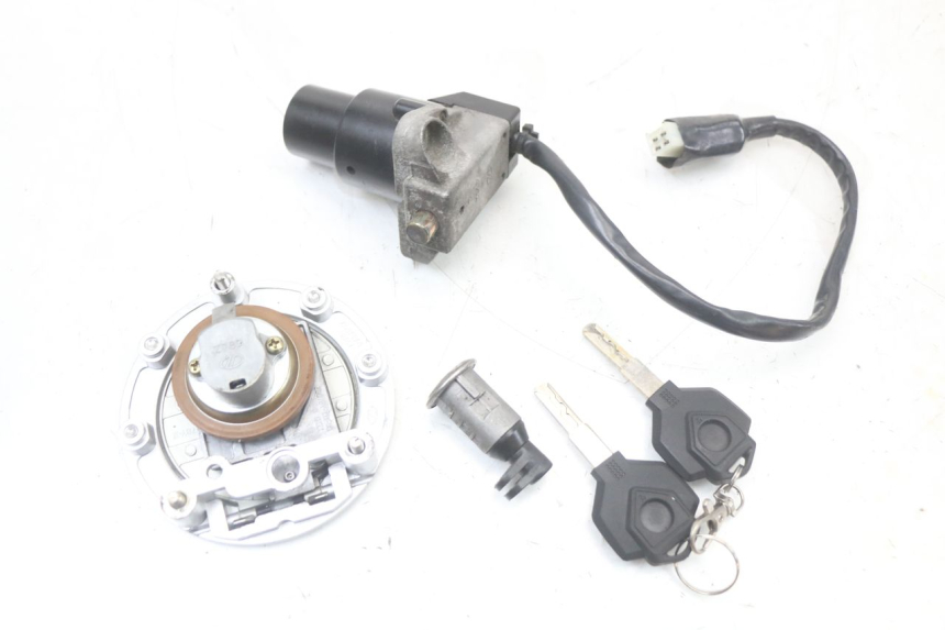 photo de ZESTAW ZAMKA I KLUCZYKA NEIMAN EBROH BRAVO GLE 1 (2020 - 2024) - Szczegół części