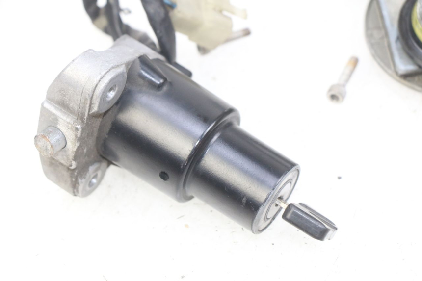 photo de ZESTAW ZAMKA I KLUCZYKA NEIMAN YAMAHA FJ 3CX 1200 (1986 - 1996) - Szczegół części