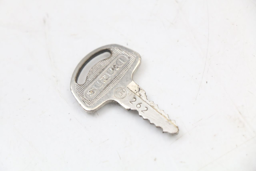 photo de ZESTAW ZAMKA I KLUCZYKA NEIMAN SUZUKI GN 125 (1997 - 2000) - Szczegół części