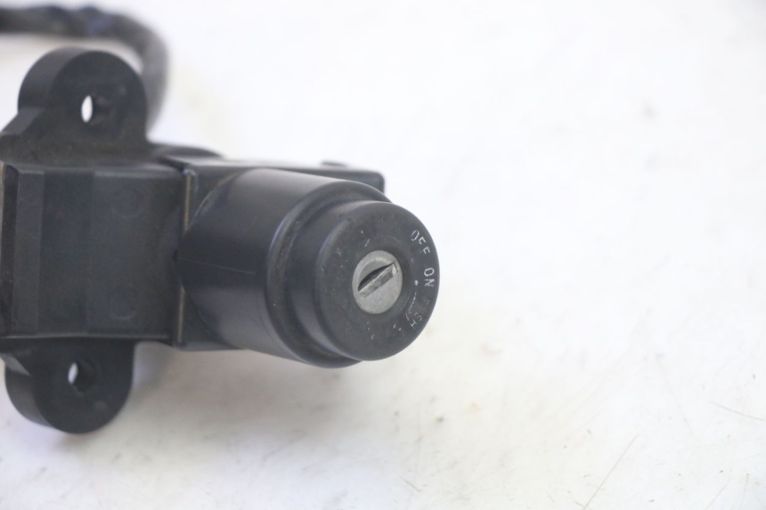 photo de ZESTAW ZAMKA I KLUCZYKA NEIMAN KAWASAKI GPZ RX 1000 (1986 - 1988) - Zoom stanu zużycia