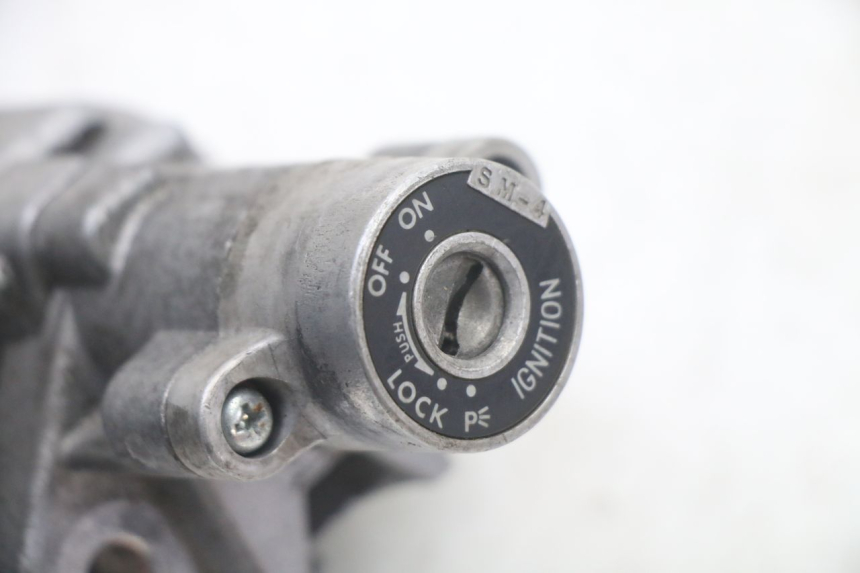 photo de ZESTAW ZAMKA I KLUCZYKA STACYJKI SUZUKI GSF S BANDIT 600 (2000 - 2004) - Inny kąt widzenia