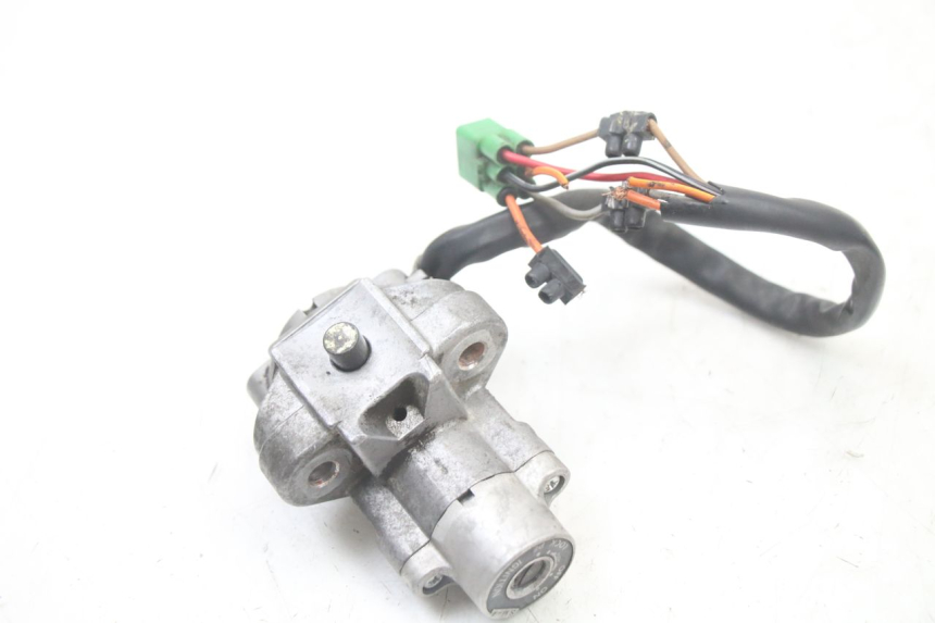 photo de ZESTAW ZAMKA I KLUCZYKA STACYJKI SUZUKI GSF S BANDIT 600 (2000 - 2004) - Zbliżenie techniczne