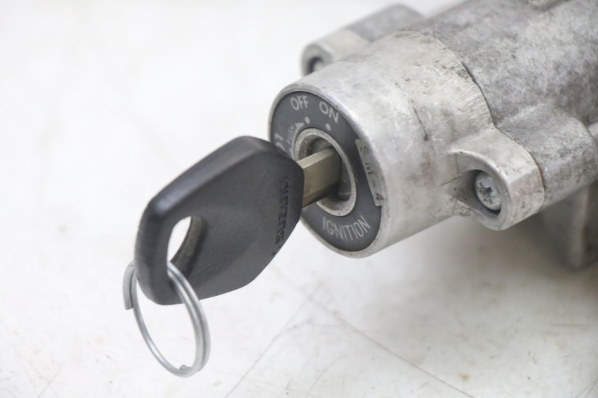 photo de ZESTAW ZAMKA I KLUCZYKA STACYJKI SUZUKI GSF S BANDIT 600 (2000 - 2004) - Stan powierzchni