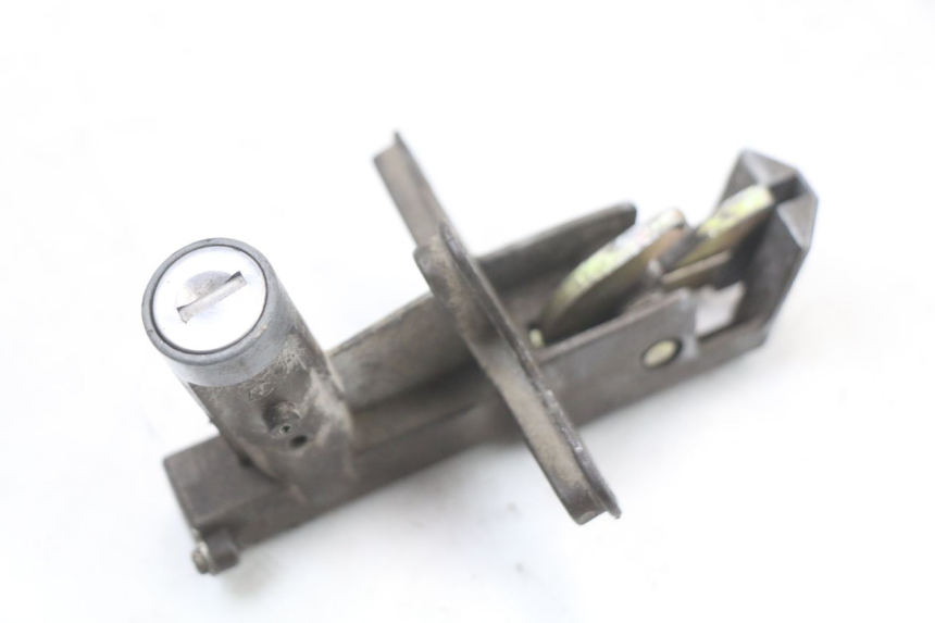 photo de ZESTAW ZAMKA I KLUCZYKA STACYJKI SUZUKI GSX E 250 (1982 - 1983) - Widok produktu