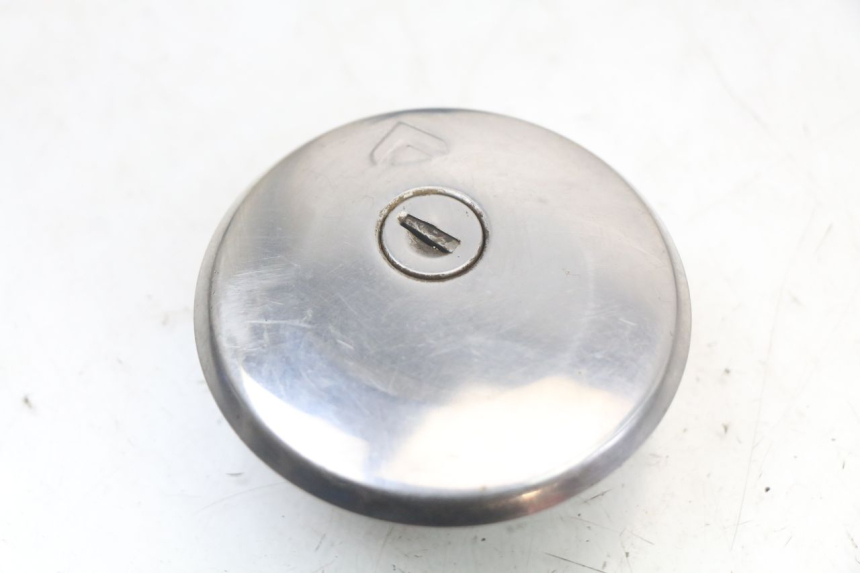 photo de ZESTAW ZAMKA I KLUCZYKA STACYJKI SUZUKI GSX E 250 (1982 - 1983) - Widok z bliska