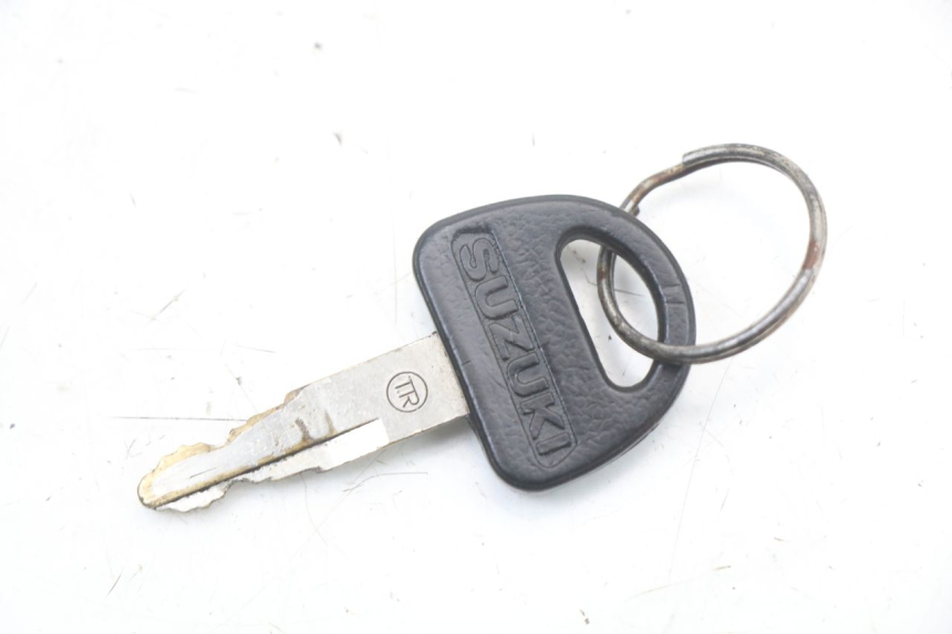 photo de ZESTAW ZAMKA I KLUCZYKA STACYJKI SUZUKI GSX E 250 (1982 - 1983) - Zoom stanu zużycia