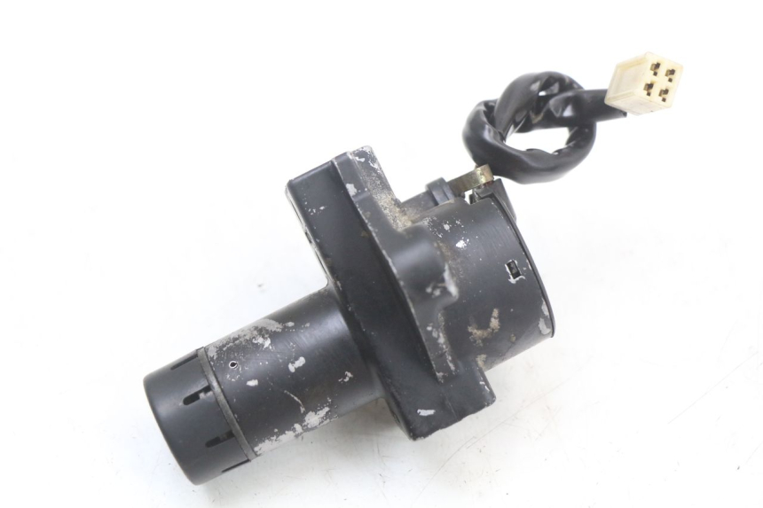 photo de ZESTAW ZAMKA I KLUCZYKA STACYJKI SUZUKI GSX E 250 (1982 - 1983) - Zbliżenie techniczne