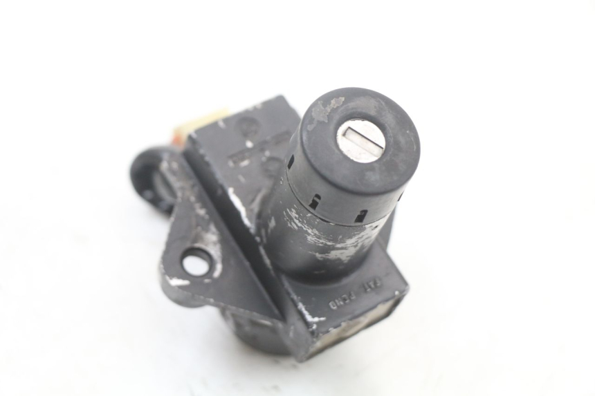 photo de ZESTAW ZAMKA I KLUCZYKA STACYJKI SUZUKI GSX E 250 (1982 - 1983) - Stan powierzchni