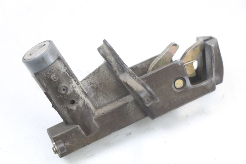 photo de ZESTAW ZAMKA I KLUCZYKA STACYJKI SUZUKI GSX E 250 (1982 - 1983) - Oznaczenia i referencje