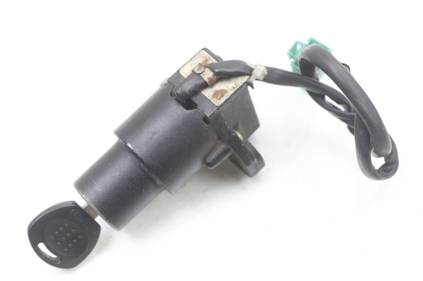 photo de ZESTAW ZAMKA I KLUCZYKA NEIMAN HYOSUNG GTR 125 (2006 - 2008) - Zbliżenie techniczne