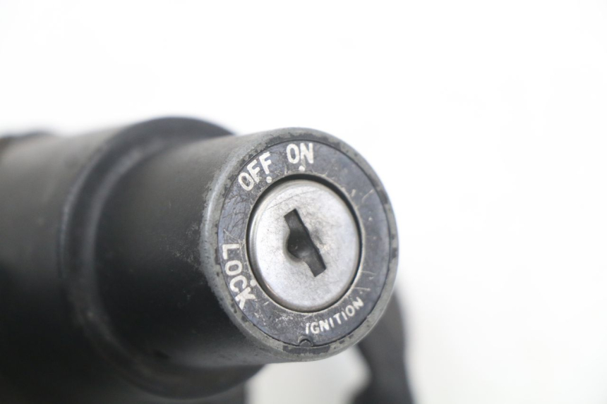 photo de ZESTAW ZAMKA I KLUCZYKA NEIMAN HYOSUNG GTR 125 (2006 - 2008) - Punkty mocowania