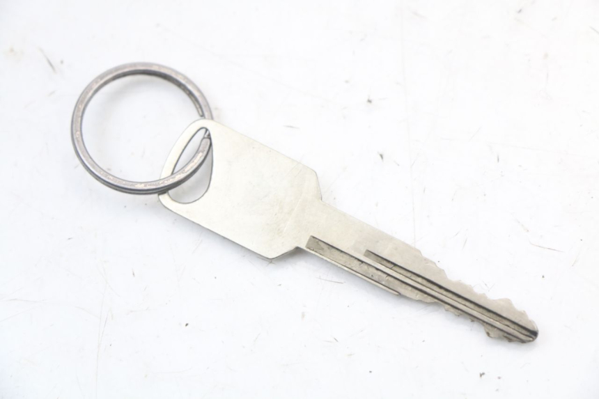 photo de ZESTAW ZAMKA I KLUCZYKA NEIMAN SUZUKI GZ MARAUDER 125 (1998 - 2004) - Inny kąt widzenia