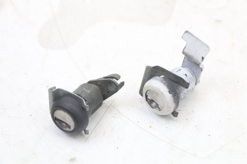 photo de ZESTAW ZAMKA I KLUCZYKA NEIMAN HONDA NES AROBASE 125 (2000 - 2003) - Punkty mocowania