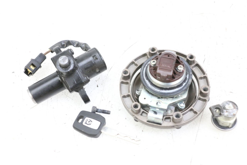 photo de ZESTAW ZAMKA I KLUCZYKA NEIMAN HUSQVARNA SVARTPILEN 401 (2018 - 2023) - Inny kąt widzenia