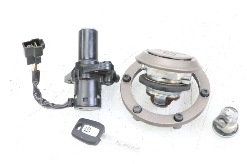 photo de ZESTAW ZAMKA I KLUCZYKA NEIMAN HUSQVARNA SVARTPILEN 401 (2018 - 2023) - Zbliżenie techniczne