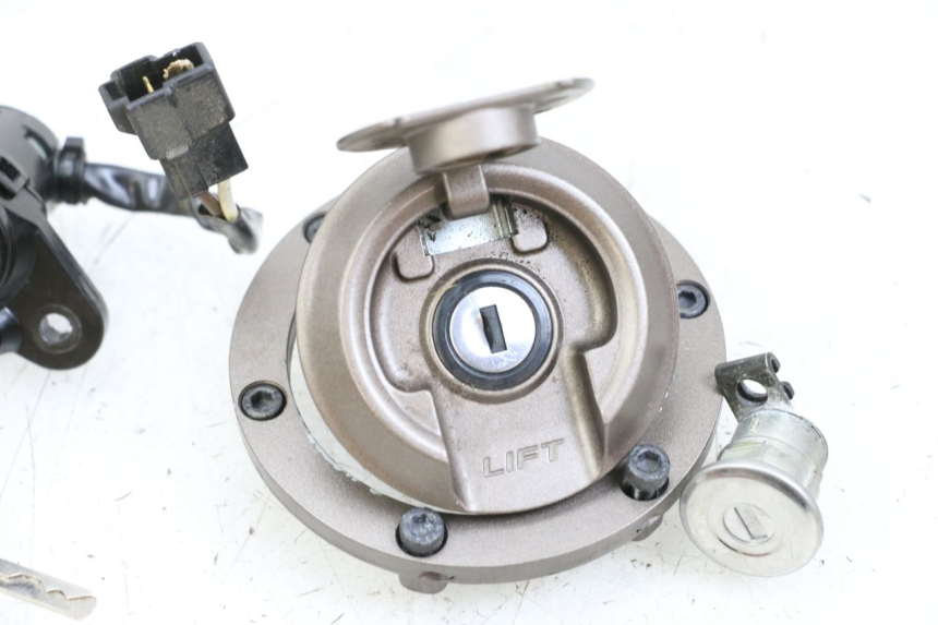 photo de ZESTAW ZAMKA I KLUCZYKA NEIMAN HUSQVARNA SVARTPILEN 401 (2018 - 2023) - Widok ogólny