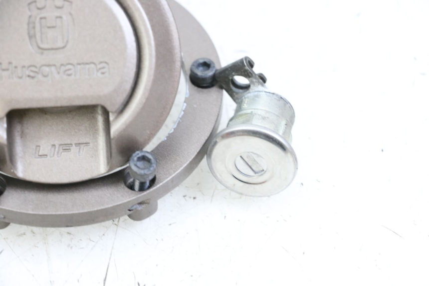 photo de ZESTAW ZAMKA I KLUCZYKA NEIMAN HUSQVARNA SVARTPILEN 401 (2018 - 2023) - Punkty mocowania