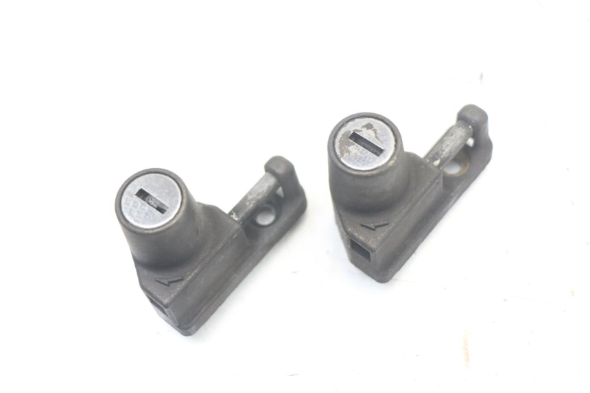 photo de ZESTAW ZAMKA I KLUCZYKA NEIMAN KAWASAKI GTR 1000 (1994 - 2004) - Szczegóły charakterystyczne