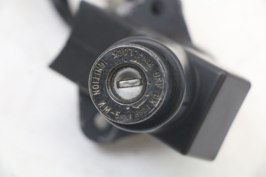 photo de ZESTAW ZAMKA I KLUCZYKA NEIMAN KAWASAKI GTR 1000 (1994 - 2004) - Inny kąt widzenia