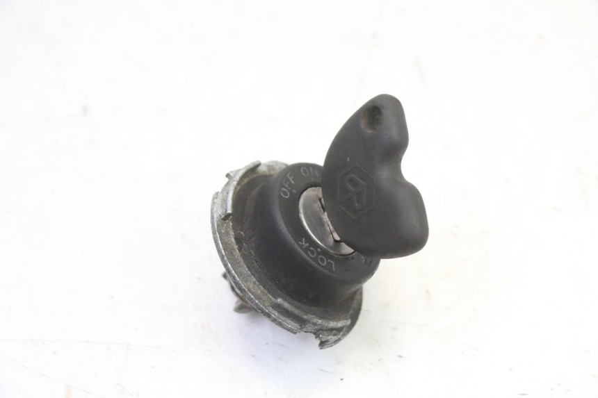 photo de ZESTAW ZAMKA I KLUCZYKA NEIMAN PIAGGIO LIBERTY 4T 50 (2009 - 2015) - Zoom stanu zużycia