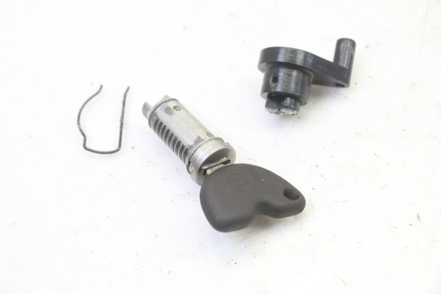 photo de ZESTAW ZAMKA I KLUCZYKA NEIMAN PIAGGIO LIBERTY 4T 50 (2009 - 2015) - Część sprawdzona