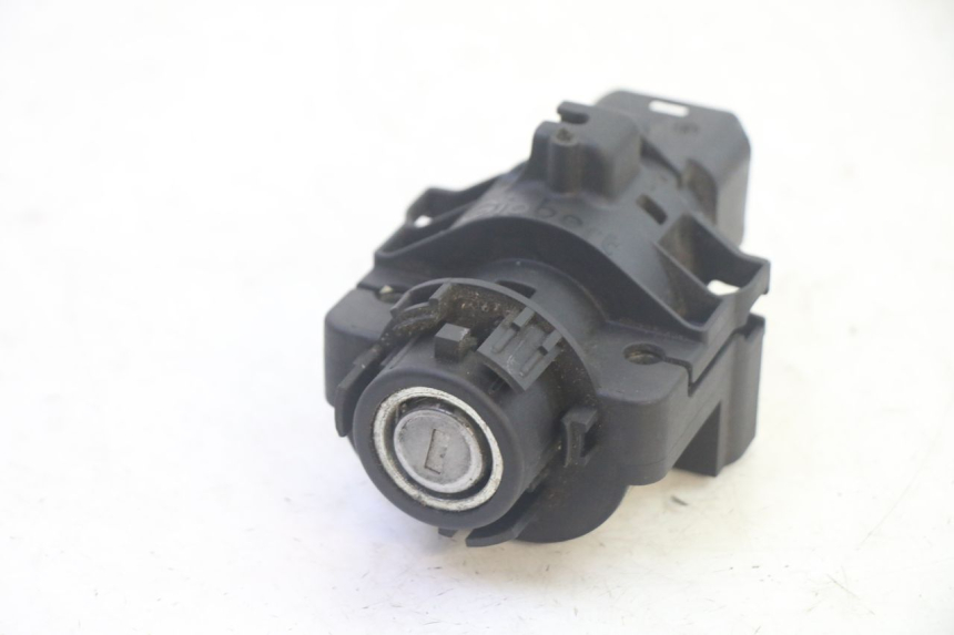 photo de ZESTAW ZAMKA I KLUCZYKA STACYJKI PIAGGIO MP3 HPE 350 (2018 - 2020) - Inny kąt widzenia