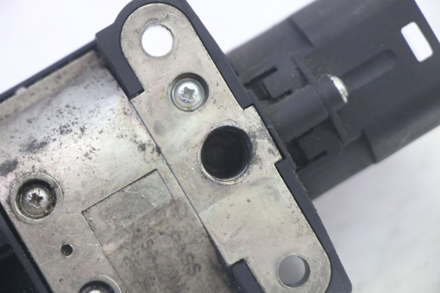 photo de ZESTAW ZAMKA I KLUCZYKA STACYJKI PIAGGIO MP3 HPE 350 (2018 - 2020) - Stan powierzchni