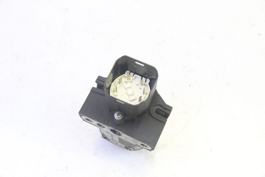 photo de ZESTAW ZAMKA I KLUCZYKA STACYJKI PIAGGIO MP3 HPE 350 (2018 - 2020) - Część sprawdzona