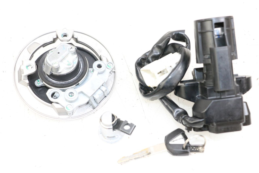 photo de ZESTAW ZAMKA I KLUCZYKA NEIMAN KAWASAKI NINJA 400 (2018 - 2023) - Punkty mocowania