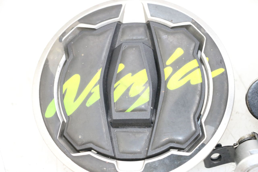 photo de ZESTAW ZAMKA I KLUCZYKA NEIMAN KAWASAKI NINJA 400 (2018 - 2023) - Część sprawdzona