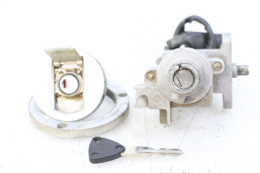 photo de ZESTAW ZAMKA I KLUCZYKA NEIMAN PEUGEOT SPEEDFIGHT 3 LC 2T 50 (2009 - 2015) - Widok główny