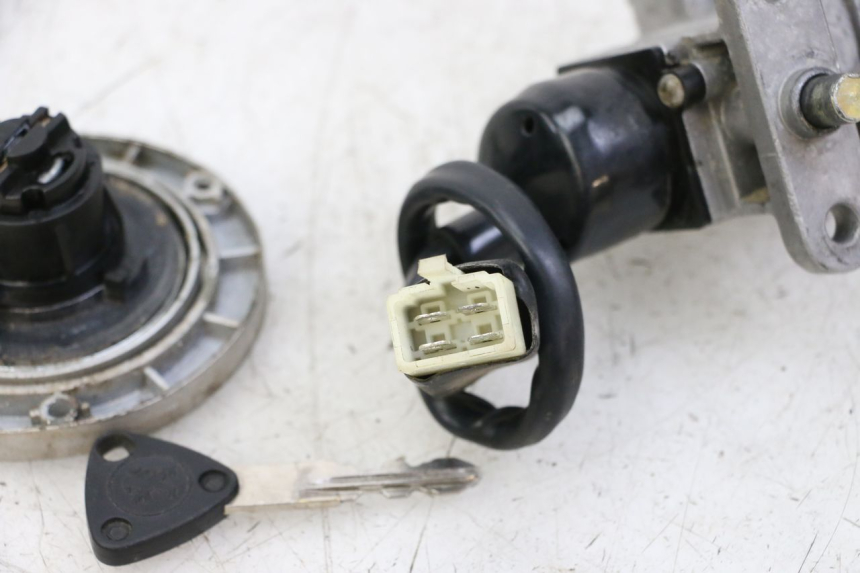 photo de ZESTAW ZAMKA I KLUCZYKA NEIMAN PEUGEOT SPEEDFIGHT 3 LC 2T 50 (2009 - 2015) - Szczegół części