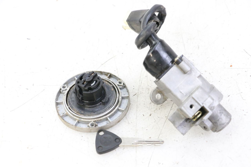 photo de ZESTAW ZAMKA I KLUCZYKA NEIMAN PEUGEOT SPEEDFIGHT 3 LC 2T 50 (2009 - 2015) - Inny kąt widzenia