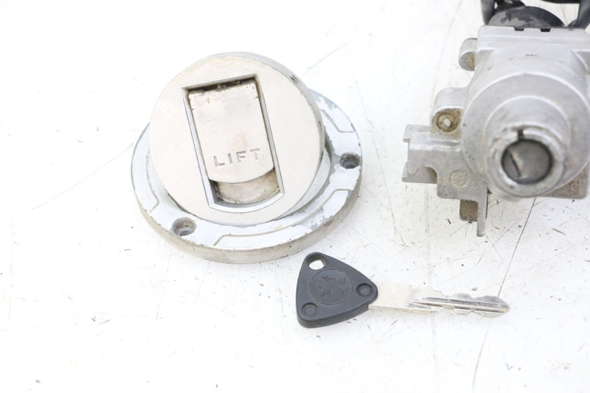 photo de ZESTAW ZAMKA I KLUCZYKA NEIMAN PEUGEOT SPEEDFIGHT 3 LC 2T 50 (2009 - 2015) - Punkty mocowania