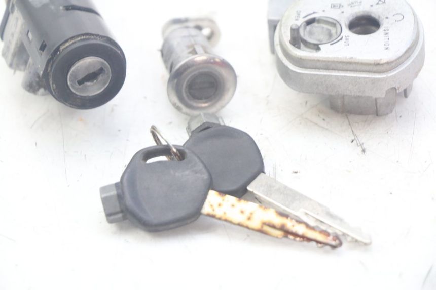 photo de ZESTAW ZAMKA I KLUCZYKA NEIMAN DOLPHIN PYGMY 1 (2020 - 2024) - Stan powierzchni