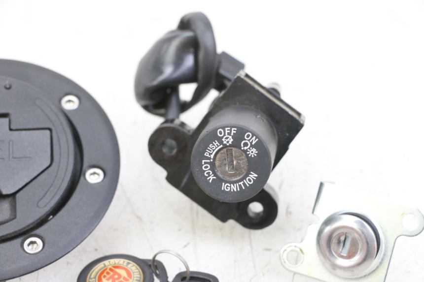 photo de ZESTAW ZAMKA I KLUCZYKA NEIMAN ROYAL ENFIELD SCRAM 411 (2022 - 2024) - Stan powierzchni