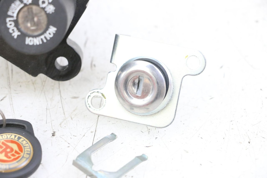 photo de ZESTAW ZAMKA I KLUCZYKA NEIMAN ROYAL ENFIELD SCRAM 411 (2022 - 2024) - Oznaczenia i referencje