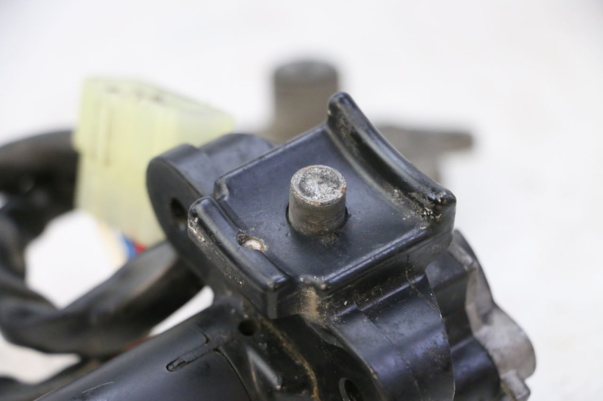 photo de ZESTAW ZAMKA I KLUCZYKA STACYJKI TRIUMPH SPRINT 900 (1995 - 1998) - Szczegół części