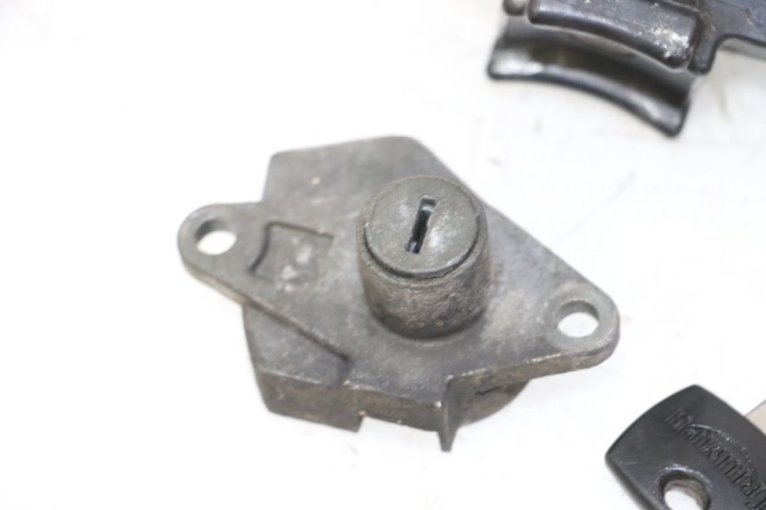 photo de ZESTAW ZAMKA I KLUCZYKA STACYJKI TRIUMPH SPRINT 900 (1995 - 1998) - Szczegóły charakterystyczne